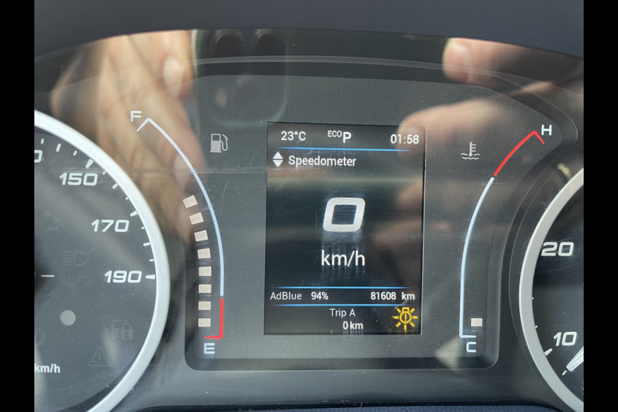 Iveco Daily 35S14V 2.3 136pk 410 L4H2 Himatic automaat / vaste prijs rijklaar € 23.950 ex btw / lease vanaf € 391 / trekhaak 3500 kg / airco / cruise control / laadruimte 475 cm lang !