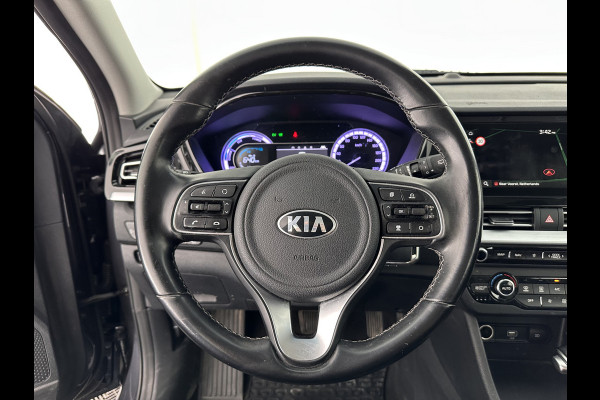 Kia Niro 1.6 GDi Hybrid DynamicLine (INCL-BTW) Aut. *ADAPTIVE-CRUISE | LEATHER-FABRIC | NAVI-FULLMAP | HEATED-COMFORTSEATS | CAMERA | DAB+ | KEYLESS | ECC | DIGI-COCKPIT | SHIFT-PADDLES | LANE-ASSIST | PDC | TOWBAR | 16''ALU*