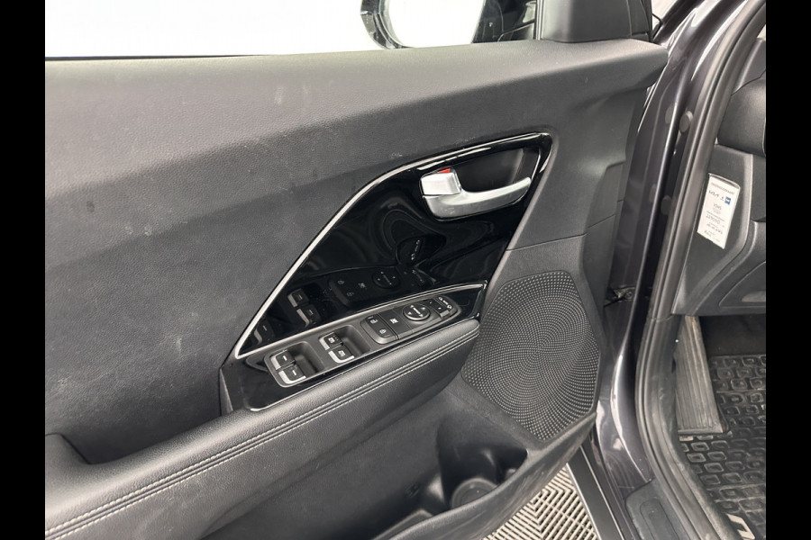 Kia Niro 1.6 GDi Hybrid DynamicLine (INCL-BTW) Aut. *ADAPTIVE-CRUISE | LEATHER-FABRIC | NAVI-FULLMAP | HEATED-COMFORTSEATS | CAMERA | DAB+ | KEYLESS | ECC | DIGI-COCKPIT | SHIFT-PADDLES | LANE-ASSIST | PDC | TOWBAR | 16''ALU*