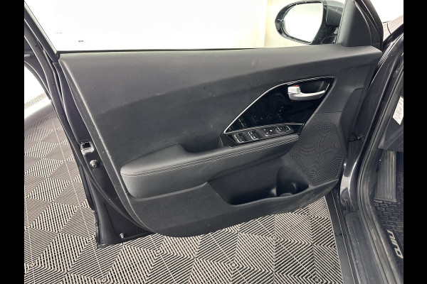 Kia Niro 1.6 GDi Hybrid DynamicLine (INCL-BTW) Aut. *ADAPTIVE-CRUISE | LEATHER-FABRIC | NAVI-FULLMAP | HEATED-COMFORTSEATS | CAMERA | DAB+ | KEYLESS | ECC | DIGI-COCKPIT | SHIFT-PADDLES | LANE-ASSIST | PDC | TOWBAR | 16''ALU*