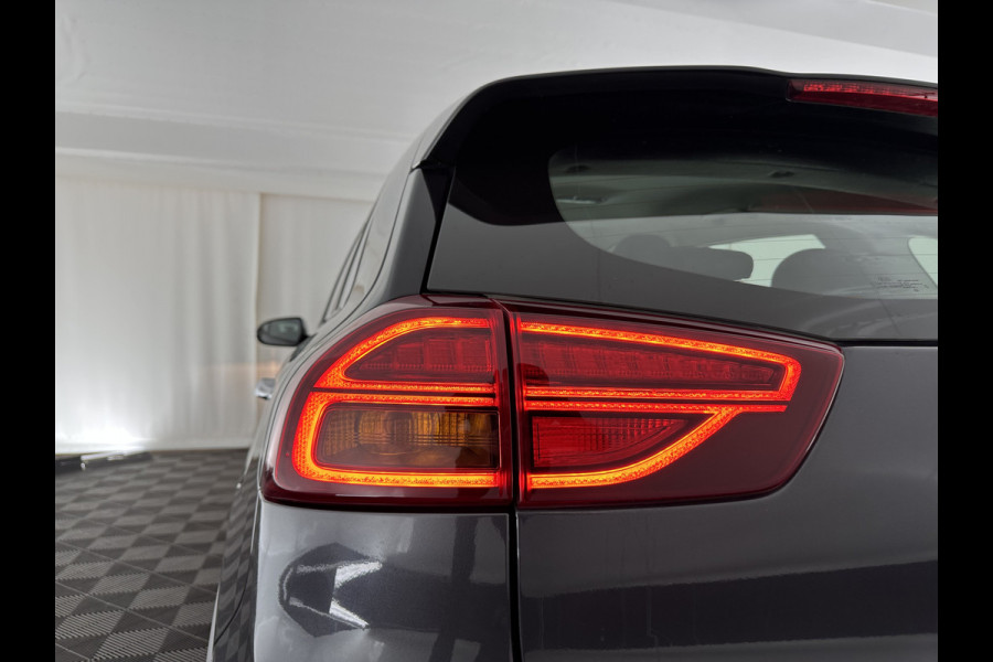 Kia Niro 1.6 GDi Hybrid DynamicLine (INCL-BTW) Aut. *ADAPTIVE-CRUISE | LEATHER-FABRIC | NAVI-FULLMAP | HEATED-COMFORTSEATS | CAMERA | DAB+ | KEYLESS | ECC | DIGI-COCKPIT | SHIFT-PADDLES | LANE-ASSIST | PDC | TOWBAR | 16''ALU*
