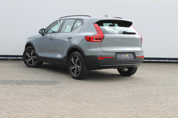 Volvo XC40 B4 211pk Automaat Plus Dark Google infotainment / Adaptieve cruise control / Verwarmbare voorstoelen en stuurwiel / Elektrisch bedienbare bestuurdersstoel met geheugen / Semi elektrisch wegklapbare trekhaak