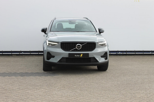 Volvo XC40 B4 211pk Automaat Plus Dark Google infotainment / Adaptieve cruise control / Verwarmbare voorstoelen en stuurwiel / Elektrisch bedienbare bestuurdersstoel met geheugen / Semi elektrisch wegklapbare trekhaak