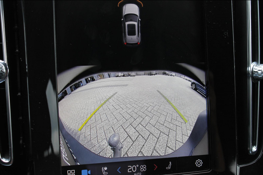 Volvo XC40 B4 211pk Automaat Plus Dark Google infotainment / Adaptieve cruise control / Verwarmbare voorstoelen en stuurwiel / Elektrisch bedienbare bestuurdersstoel met geheugen / Semi elektrisch wegklapbare trekhaak