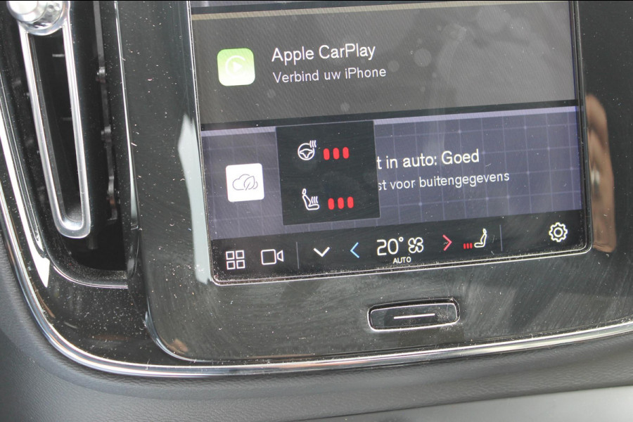 Volvo XC40 B4 211pk Automaat Plus Dark Google infotainment / Adaptieve cruise control / Verwarmbare voorstoelen en stuurwiel / Elektrisch bedienbare bestuurdersstoel met geheugen / Semi elektrisch wegklapbare trekhaak