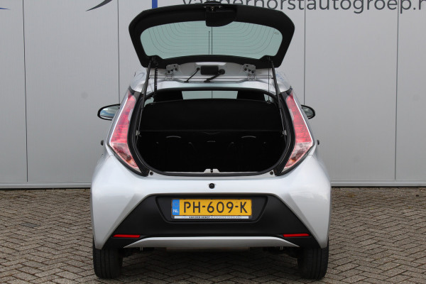 Toyota Aygo 1.0-70pk VVT-i x-fun 5drs. Keurige Toyota Aygo 5drs. Slechts 24,- wegenbelasting per mnd.  Airco, metallic lak, 5 deuren, ABS/ESP, telefoonvoorb., USB, elektr. ramen voor, centr. vergr. afst. bed.