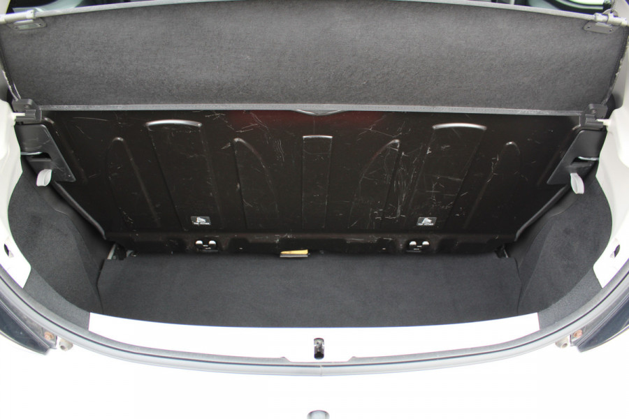 Toyota Aygo 1.0-70pk VVT-i x-fun 5drs. Keurige Toyota Aygo 5drs. Slechts 24,- wegenbelasting per mnd.  Airco, metallic lak, 5 deuren, ABS/ESP, telefoonvoorb., USB, elektr. ramen voor, centr. vergr. afst. bed.
