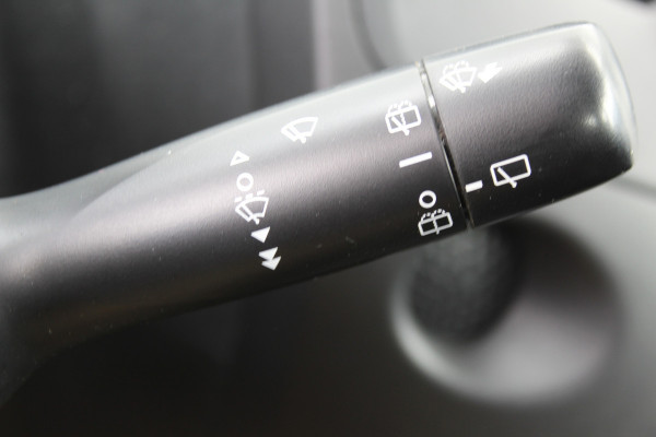 Toyota Aygo 1.0-70pk VVT-i x-fun 5drs. Keurige Toyota Aygo 5drs. Slechts 24,- wegenbelasting per mnd.  Airco, metallic lak, 5 deuren, ABS/ESP, telefoonvoorb., USB, elektr. ramen voor, centr. vergr. afst. bed.