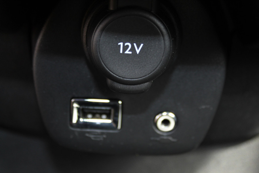 Toyota Aygo 1.0-70pk VVT-i x-fun 5drs. Keurige Toyota Aygo 5drs. Slechts 24,- wegenbelasting per mnd.  Airco, metallic lak, 5 deuren, ABS/ESP, telefoonvoorb., USB, elektr. ramen voor, centr. vergr. afst. bed.