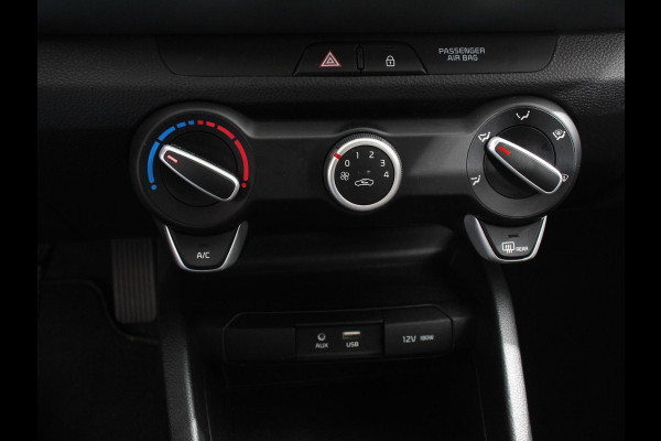 Kia Stonic 1.0 T-GDi DynamicLine | Navigatie | Airco |  Parkeer Sensoren | Lichtmetalen Velgen | Led