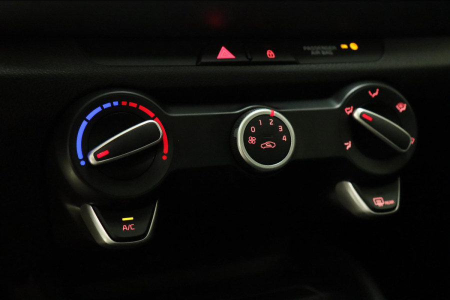 Kia Stonic Kia Stonic, 1.0 T-GDi NAP/ DynamicLine Navi / Airco / Cruise / Camera / Trekhaak