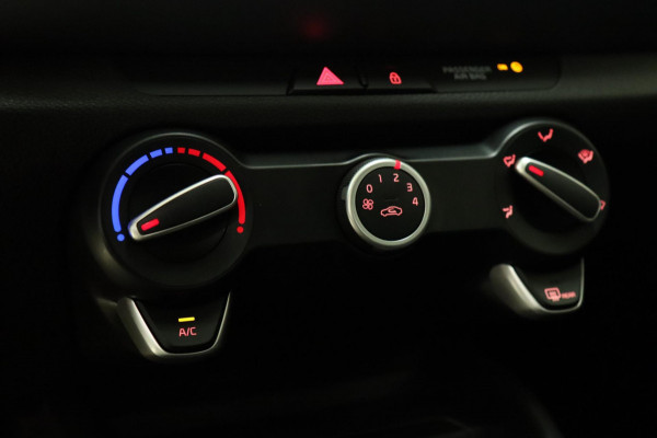 Kia Stonic Kia Stonic, 1.0 T-GDi NAP/ DynamicLine Navi / Airco / Cruise / Camera / Trekhaak