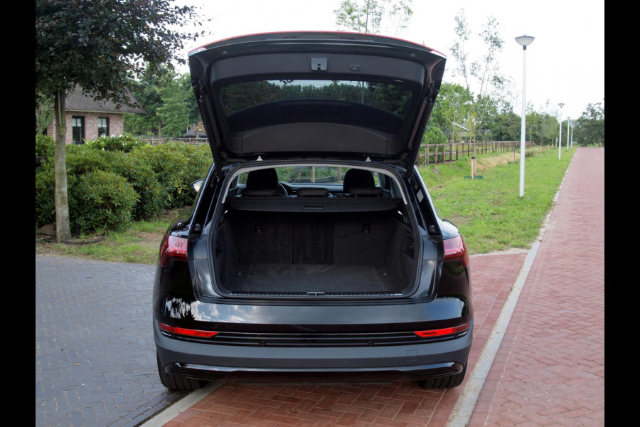 Audi e-tron 55 quattro edition 95 kWh | Cruise Control | Parkeersensoren | DAB | NL-Auto |