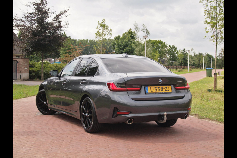 BMW 3-serie 320i Business Edition | Apple Carplay | Trekhaak | Cruise Control | Automaat | Parkeersensoren |