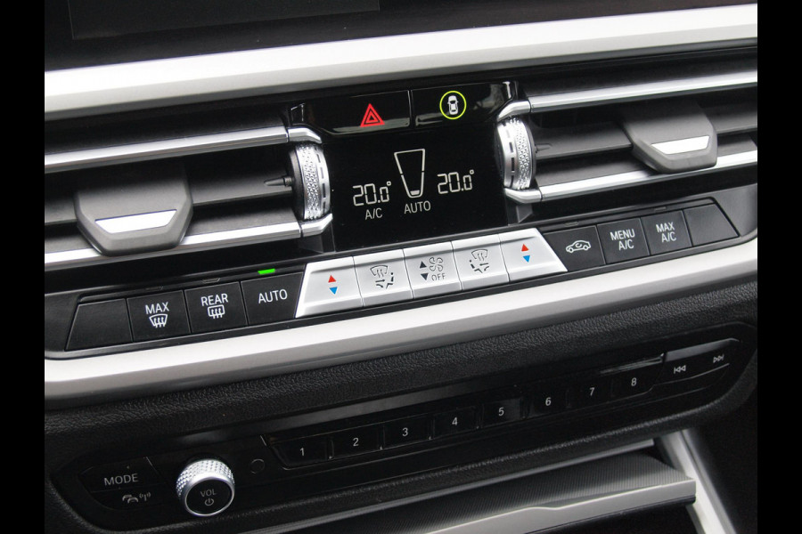 BMW 3-serie 320i Business Edition | Apple Carplay | Trekhaak | Cruise Control | Automaat | Parkeersensoren |