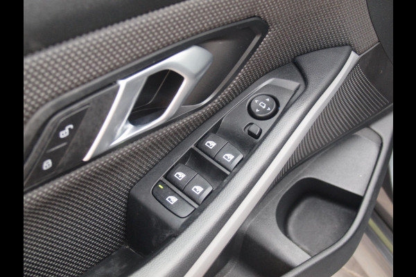 BMW 3-serie 320i Business Edition | Apple Carplay | Trekhaak | Cruise Control | Automaat | Parkeersensoren |