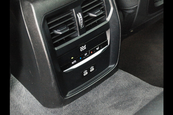 BMW 3-serie 320i Business Edition | Apple Carplay | Trekhaak | Cruise Control | Automaat | Parkeersensoren |