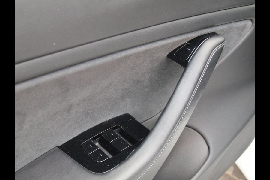 Tesla Model 3 Performance AWD 75 kWh | Camera | Glazen dak | DAB | NL-Auto |