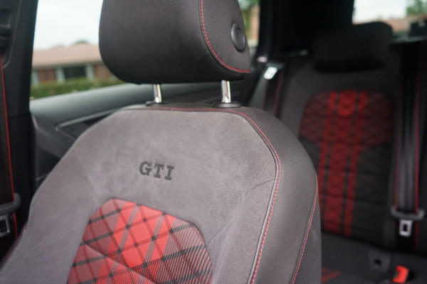 Volkswagen Golf 2.0 TSI GTI TCR Nardo/Pano/DCC/Bull-X/HG/KW