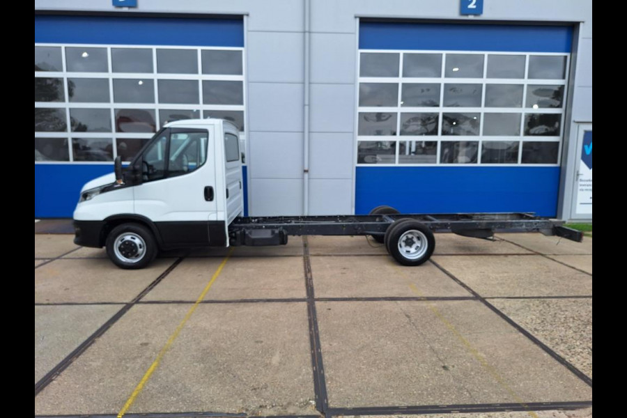 Iveco Daily 35C14H Chassis Cabine - Automaat - Luchtvering