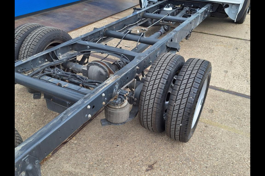 Iveco Daily 35C14H Chassis Cabine - Automaat - Luchtvering