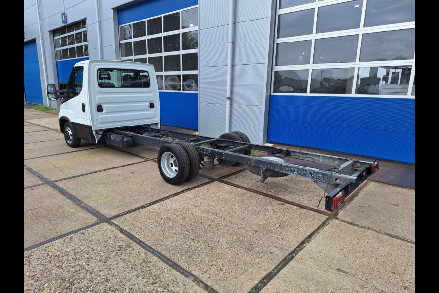 Iveco Daily 35C14H Chassis Cabine - Automaat - Luchtvering