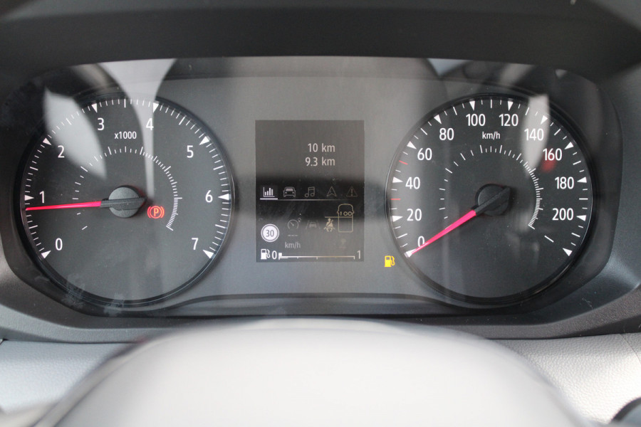 Renault Master T35 2.0 dCi 170pk L2H2 Extra - Navigatie - Camera - 270 gr deuren - Parkeersensoren - Draadloos laden - Rijklaar