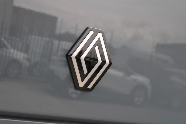Renault Master T35 2.0 dCi 170pk L2H2 Extra - Navigatie - Camera - 270 gr deuren - Parkeersensoren - Draadloos laden - Rijklaar
