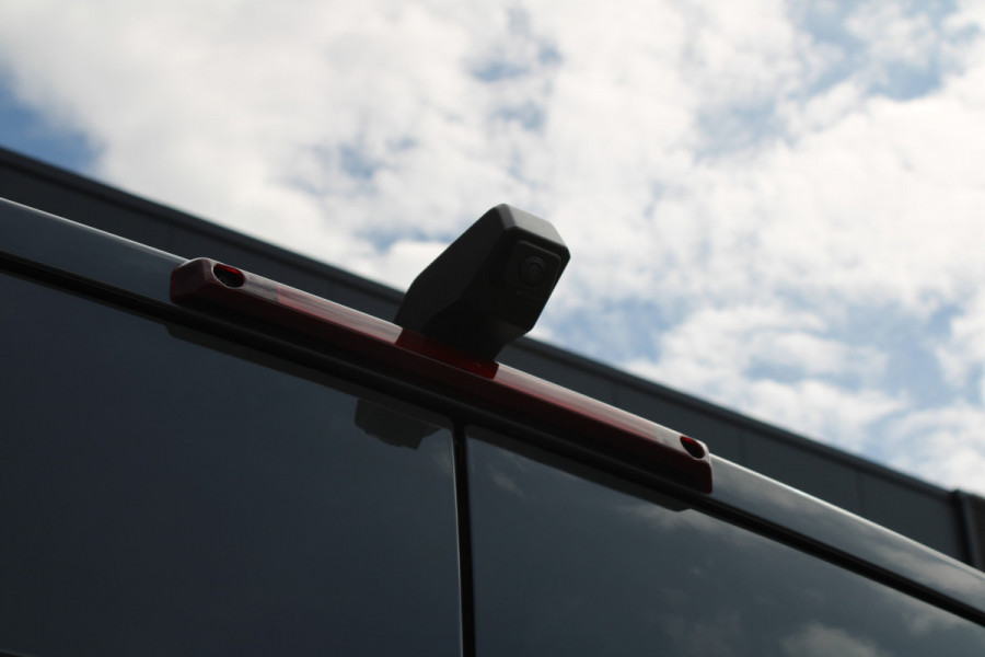 Renault Master T35 2.0 dCi 170pk L2H2 Extra - Navigatie - Camera - 270 gr deuren - Parkeersensoren - Draadloos laden - Rijklaar