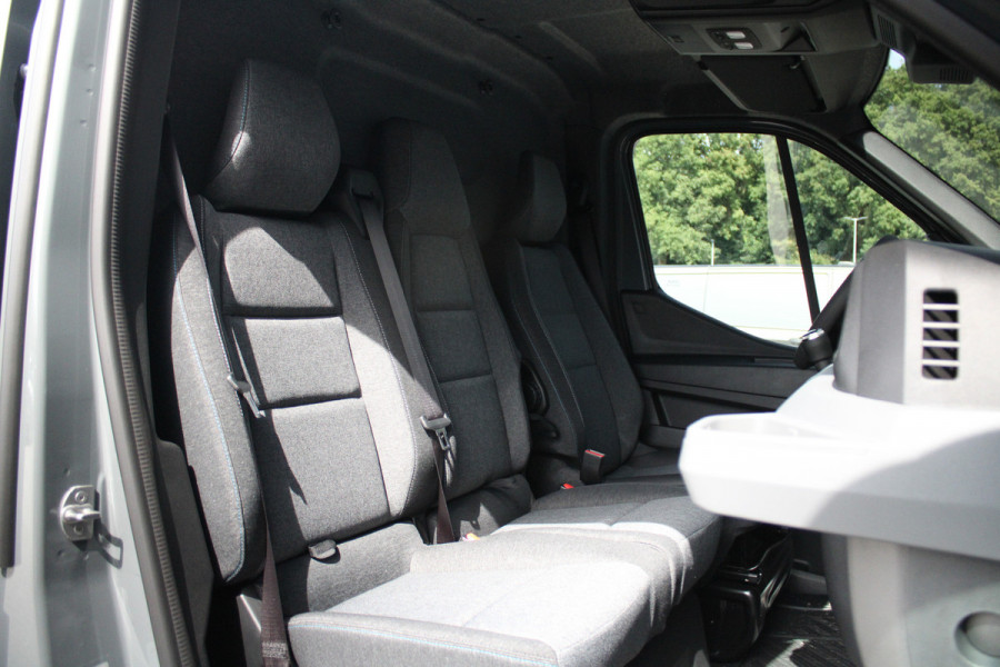 Renault Master T35 2.0 dCi 170pk L2H2 Extra - Navigatie - Camera - 270 gr deuren - Parkeersensoren - Draadloos laden - Rijklaar