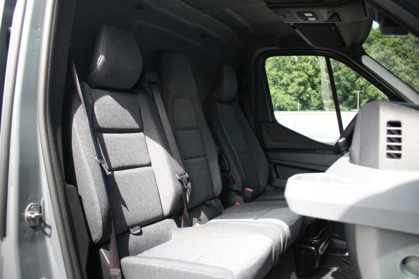 Renault Master T35 2.0 dCi 170pk L2H2 Extra - Navigatie - Camera - 270 gr deuren - Parkeersensoren - Draadloos laden - Rijklaar