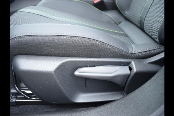 Peugeot 2008 1.2 Hybrid 145 GT ADAPTIVE CRUISECONTROL | CAMERA MET SENSOREN | NAVI & CARPLAY | E.C.C. |