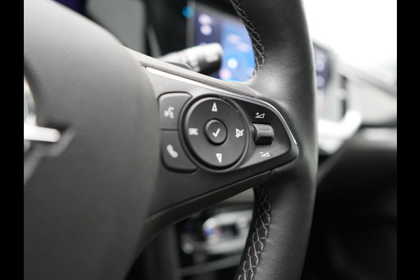 Opel Grandland Turbo 4x4 Ultimate Plug In Hybrid 300pk Dealer O.H PHEV | Adaptive Cruise | 360 Camera | Alcantara Sportstoelen Verwarmd | Apple Carplay | Blis | Stuurwiel Verwarmd | Navigatie | DAB | Virtual |