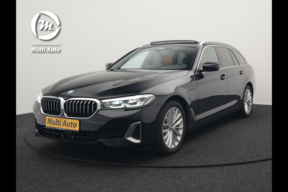BMW 5 Serie Touring 530e xDrive Luxury Line Plug In Hybrid 294pk Dealer O.H PHEV | Trekhaak Af Fabriek | Panodak | Camera | Lederen Comfortstoelen Memory & Verwarmd | Harman kardon | Adaptive Cruise | Virtual | Park assist | Blis | Verwarmd Stuur | |