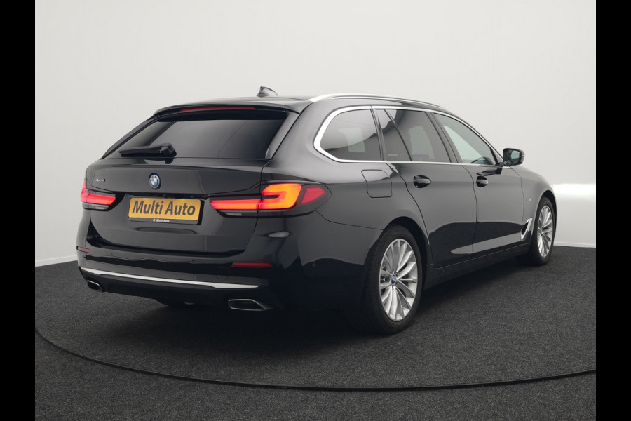 BMW 5 Serie Touring 530e xDrive Luxury Line Plug In Hybrid 294pk Dealer O.H PHEV | Trekhaak Af Fabriek | Panodak | Camera | Lederen Comfortstoelen Memory & Verwarmd | Harman kardon | Adaptive Cruise | Virtual | Park assist | Blis | Verwarmd Stuur | |