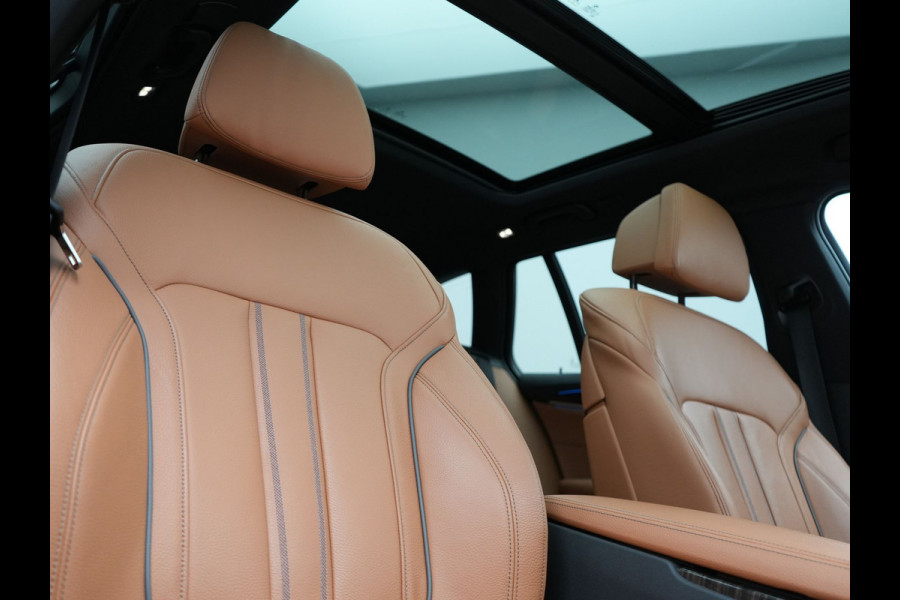 BMW 5 Serie Touring 530e xDrive Luxury Line Plug In Hybrid 294pk Dealer O.H PHEV | Trekhaak Af Fabriek | Panodak | Camera | Lederen Comfortstoelen Memory & Verwarmd | Harman kardon | Adaptive Cruise | Virtual | Park assist | Blis | Verwarmd Stuur | |