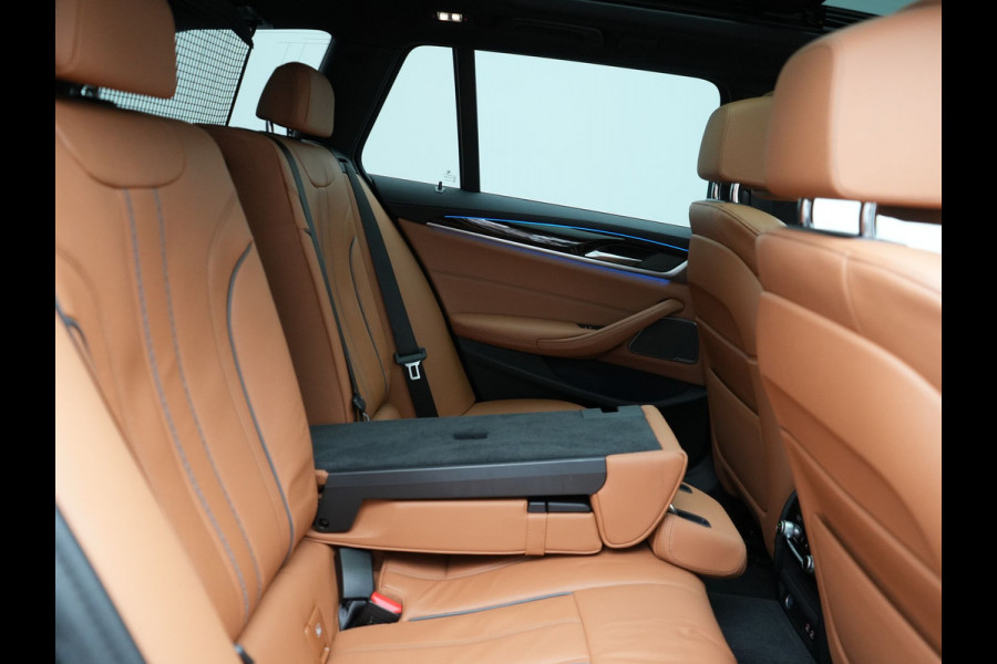 BMW 5 Serie Touring 530e xDrive Luxury Line Plug In Hybrid 294pk Dealer O.H PHEV | Trekhaak Af Fabriek | Panodak | Camera | Lederen Comfortstoelen Memory & Verwarmd | Harman kardon | Adaptive Cruise | Virtual | Park assist | Blis | Verwarmd Stuur | |
