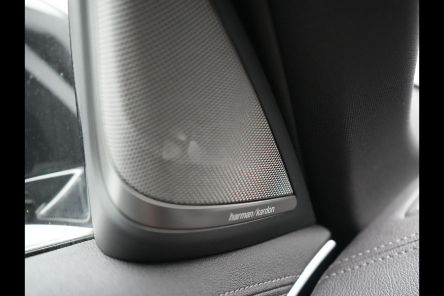 BMW 5 Serie Touring 530e xDrive Luxury Line Plug In Hybrid 294pk Dealer O.H PHEV | Trekhaak Af Fabriek | Panodak | Camera | Lederen Comfortstoelen Memory & Verwarmd | Harman kardon | Adaptive Cruise | Virtual | Park assist | Blis | Verwarmd Stuur | |