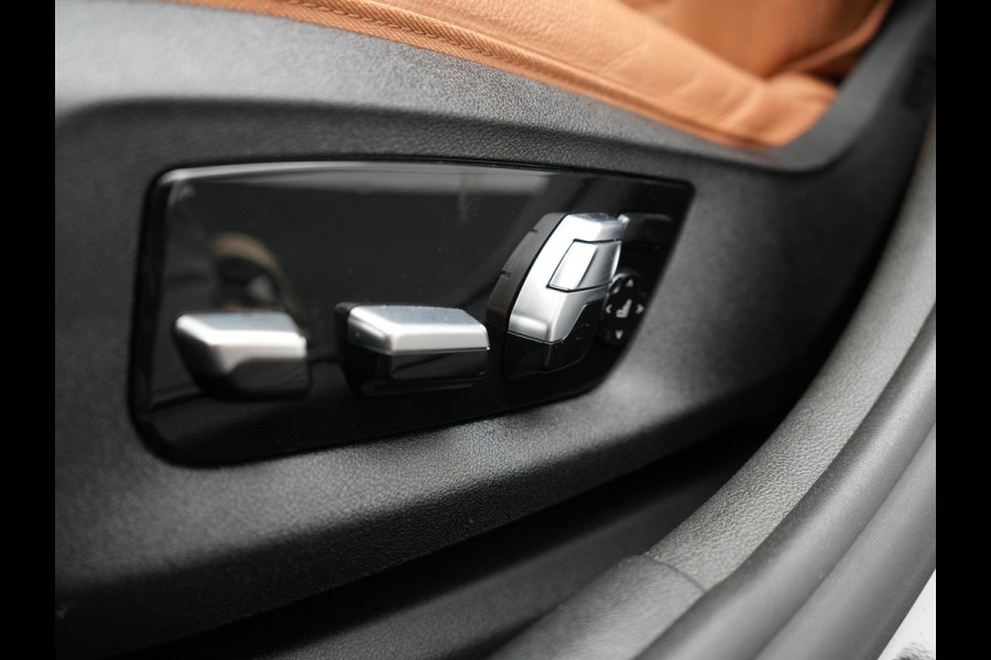 BMW 5 Serie Touring 530e xDrive Luxury Line Plug In Hybrid 294pk Dealer O.H PHEV | Trekhaak Af Fabriek | Panodak | Camera | Lederen Comfortstoelen Memory & Verwarmd | Harman kardon | Adaptive Cruise | Virtual | Park assist | Blis | Verwarmd Stuur | |
