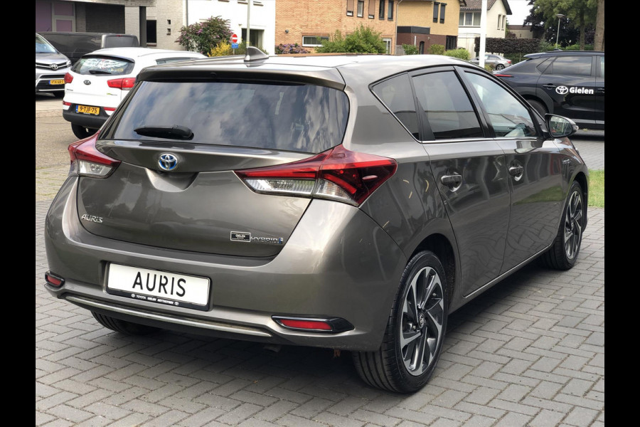 Toyota Auris 1.8 Hybrid Lease | Panoramdak, Navigatie, Licht + Regensensor, 17inch, Privacy glass, Bluetooth, Parkeercamera