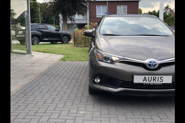 Toyota Auris 1.8 Hybrid Lease | Panoramdak, Navigatie, Licht + Regensensor, 17inch, Privacy glass, Bluetooth, Parkeercamera