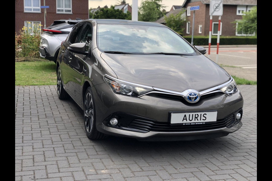 Toyota Auris 1.8 Hybrid Lease | Panoramdak, Navigatie, Licht + Regensensor, 17inch, Privacy glass, Bluetooth, Parkeercamera