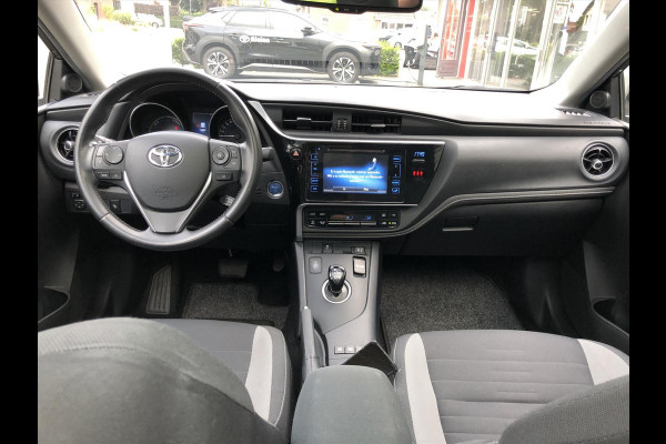 Toyota Auris 1.8 Hybrid Lease | Panoramdak, Navigatie, Licht + Regensensor, 17inch, Privacy glass, Bluetooth, Parkeercamera