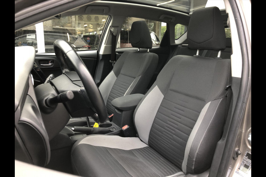 Toyota Auris 1.8 Hybrid Lease | Panoramdak, Navigatie, Licht + Regensensor, 17inch, Privacy glass, Bluetooth, Parkeercamera