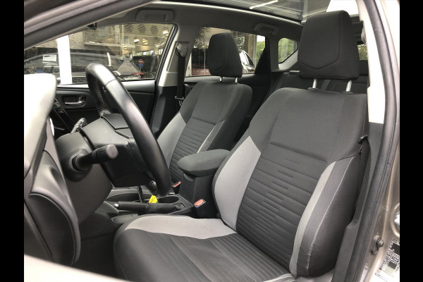 Toyota Auris 1.8 Hybrid Lease | Panoramdak, Navigatie, Licht + Regensensor, 17inch, Privacy glass, Bluetooth, Parkeercamera