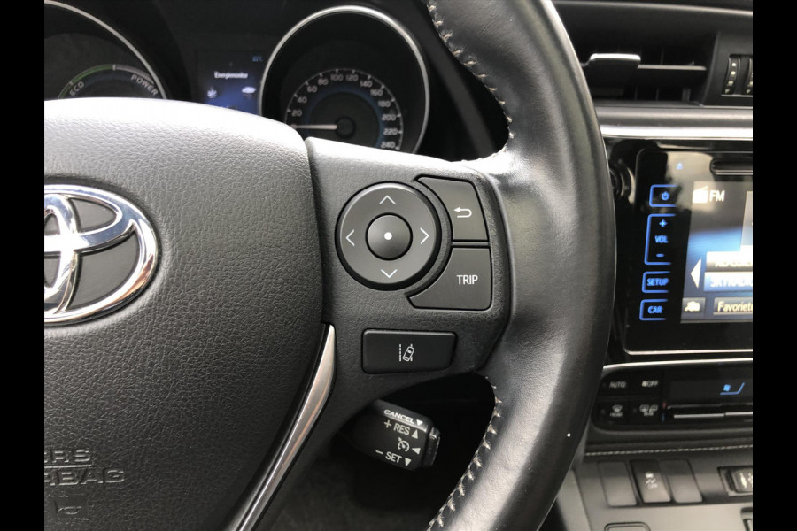 Toyota Auris 1.8 Hybrid Lease | Panoramdak, Navigatie, Licht + Regensensor, 17inch, Privacy glass, Bluetooth, Parkeercamera
