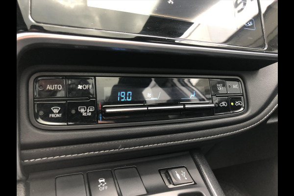 Toyota Auris 1.8 Hybrid Lease | Panoramdak, Navigatie, Licht + Regensensor, 17inch, Privacy glass, Bluetooth, Parkeercamera
