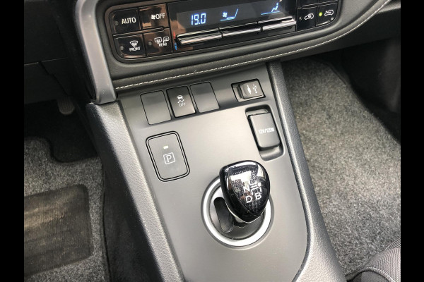 Toyota Auris 1.8 Hybrid Lease | Panoramdak, Navigatie, Licht + Regensensor, 17inch, Privacy glass, Bluetooth, Parkeercamera