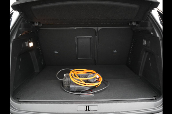 Peugeot 3008 225 GT Plug In Hybrid 225pk PHEV | Panodak | Adaptive Cruise | 360 Camera | Alcantara Sportstoelen Massage & Ventilatie | Navigatie | Apple Carplay | Blis | Keyless | Virtual | DAB | Park Assist | Sfeerverlichting |