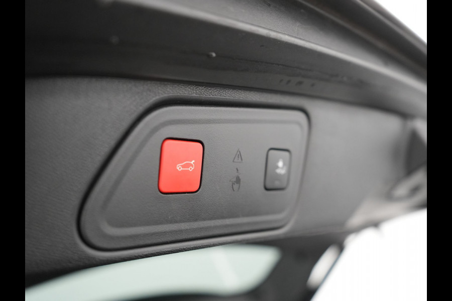 Peugeot 3008 225 GT Plug In Hybrid 225pk PHEV | Panodak | Adaptive Cruise | 360 Camera | Alcantara Sportstoelen Massage & Ventilatie | Navigatie | Apple Carplay | Blis | Keyless | Virtual | DAB | Park Assist | Sfeerverlichting |